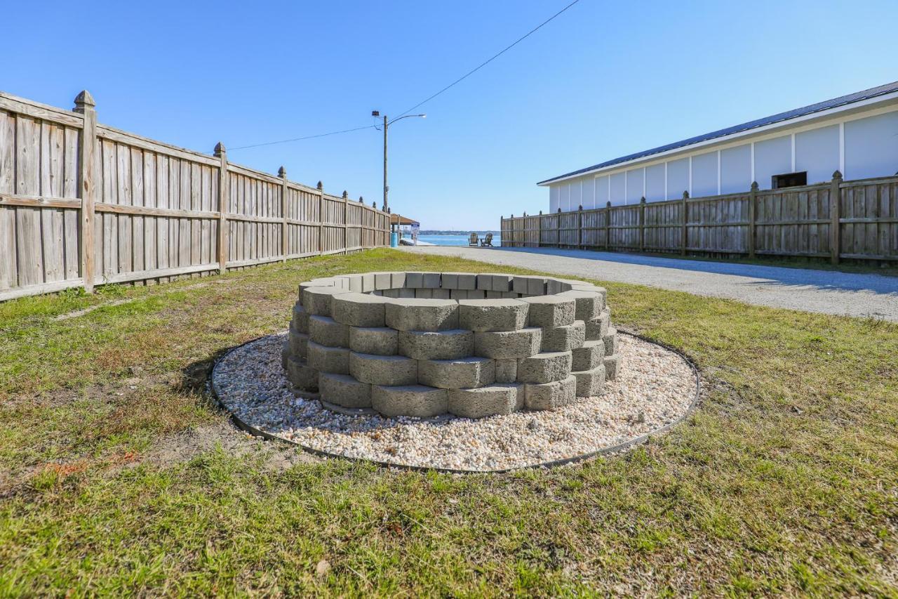 Spacious Home With Waterfront View-Welcome Pets Sneads Ferry Exterior foto