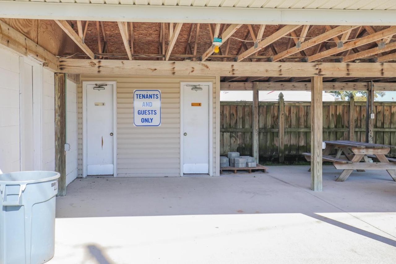 Spacious Home With Waterfront View-Welcome Pets Sneads Ferry Exterior foto