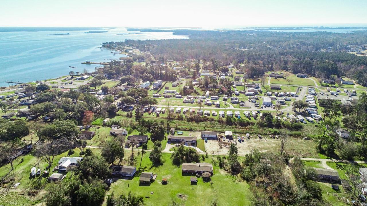 Spacious Home With Waterfront View-Welcome Pets Sneads Ferry Exterior foto